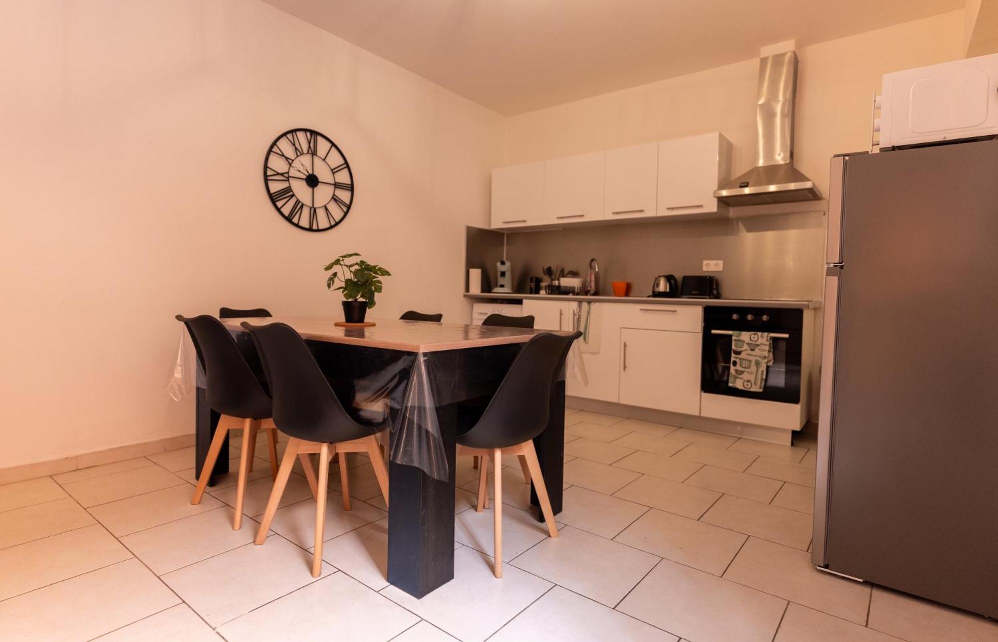 Appartement Tout Equipe Pour 6 Personnes A 15Min Des Plages Beziers Ngoại thất bức ảnh