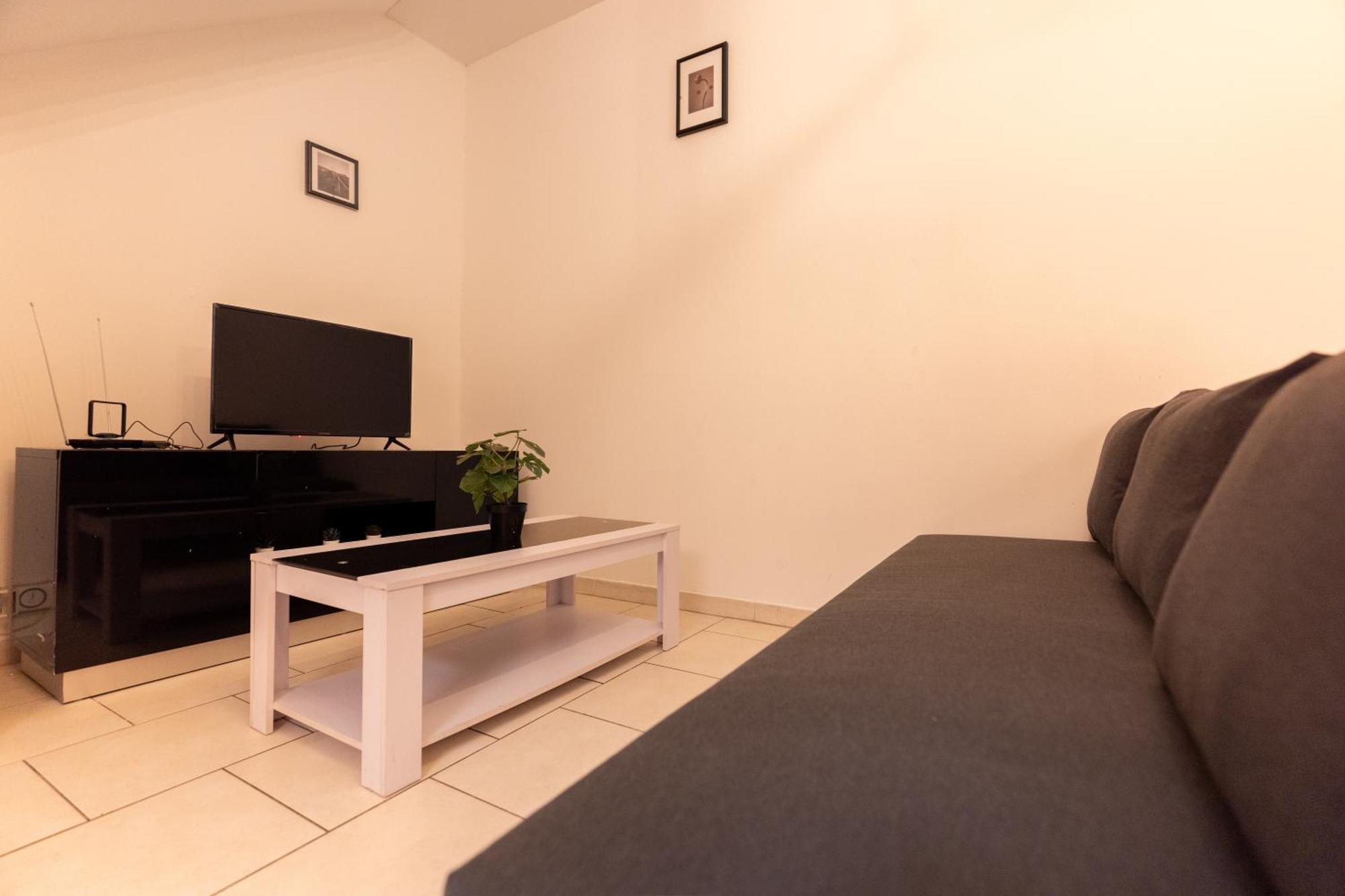 Appartement Tout Equipe Pour 6 Personnes A 15Min Des Plages Beziers Ngoại thất bức ảnh