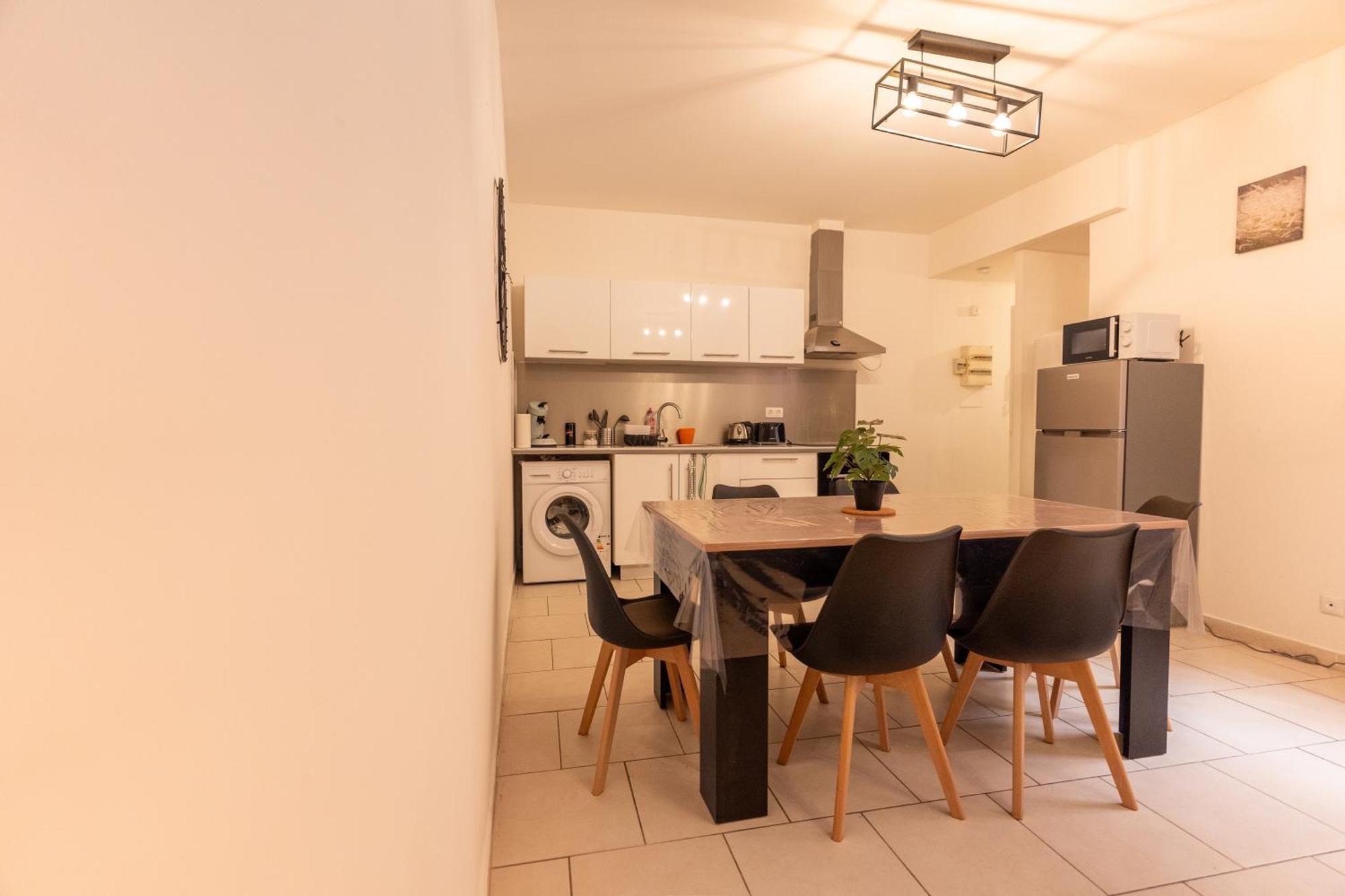 Appartement Tout Equipe Pour 6 Personnes A 15Min Des Plages Beziers Ngoại thất bức ảnh