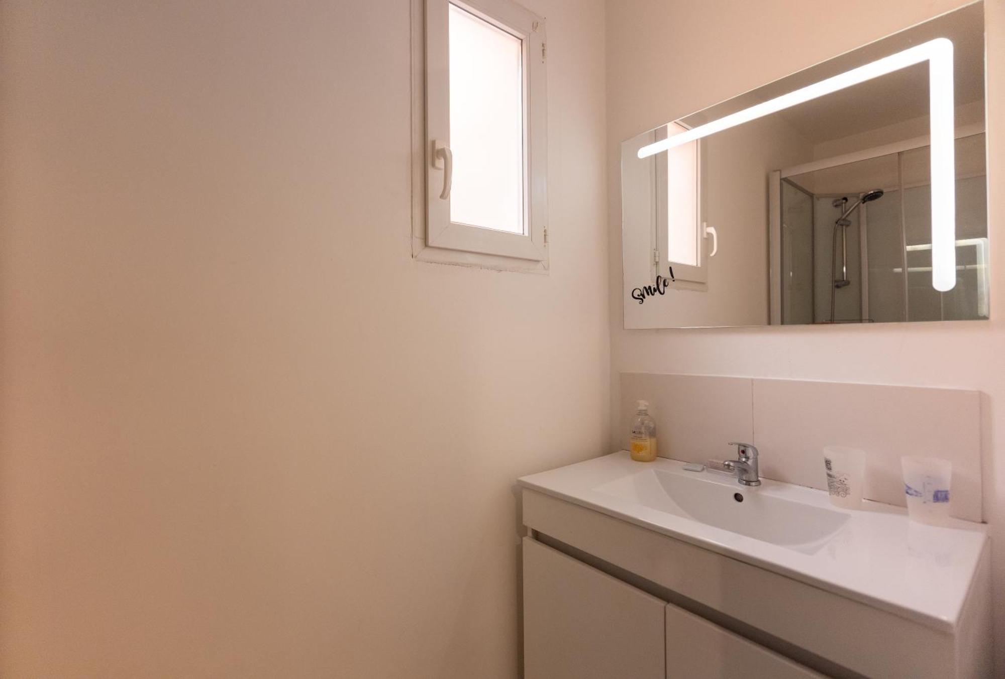 Appartement Tout Equipe Pour 6 Personnes A 15Min Des Plages Beziers Ngoại thất bức ảnh